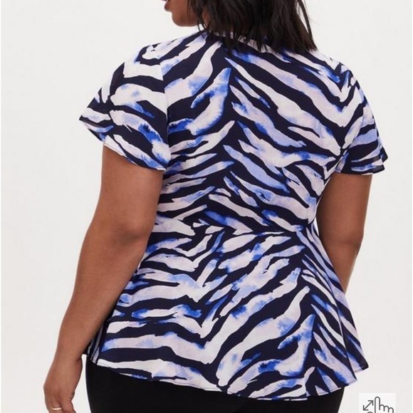 NWT Torrid Tops Torrid Navy Zebra Georgette Peplum Blouse - Picture 2 of 15